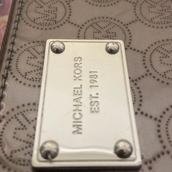 Rare Michael Kors Jet Set clutch. Grey - Picture 5 of 11